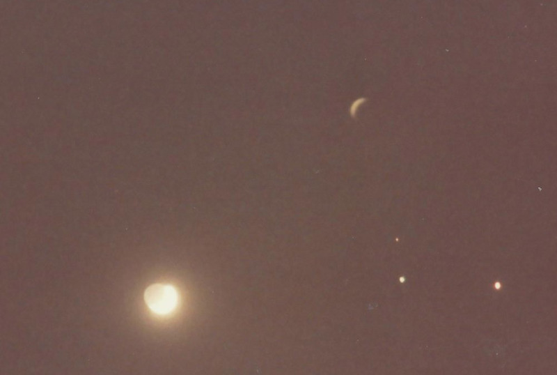 19910722_Moon_Venus_Jupiter_Mars_present.jpg