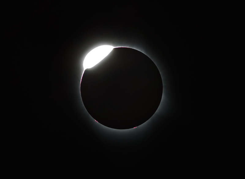 20170821_Solar_Eclipse_DiamondRing_V1_present.jpg