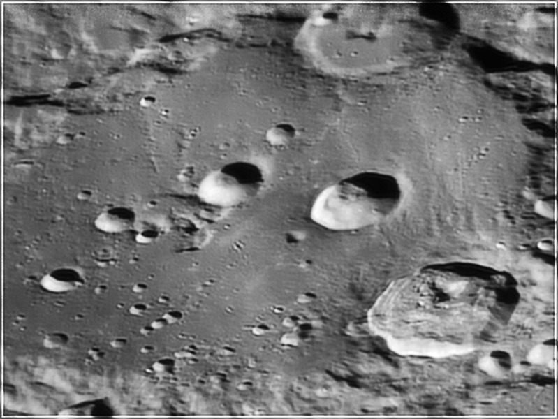 Clavius_Moon_2009-02-06_04-54_0002_wvs_present.jpg