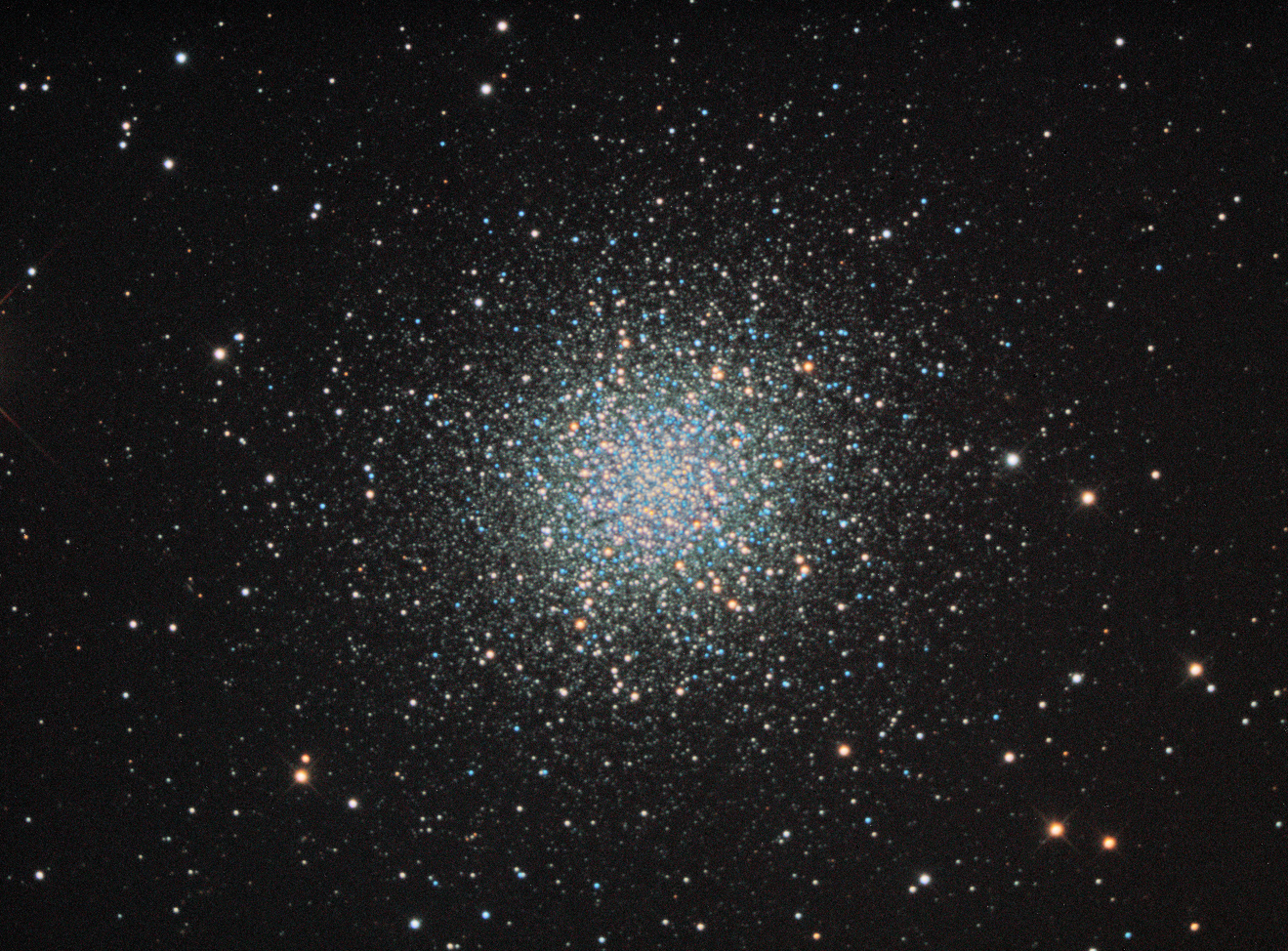 Шаровые скопления в галактике. M13 Галактика. M13 Геркулес. Шаровое звездное скопление м13. Скопление галактик Геркулес.